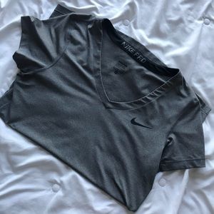 GREY NIKE PRO FORM FITTING SHORT SLEEVE TEE
